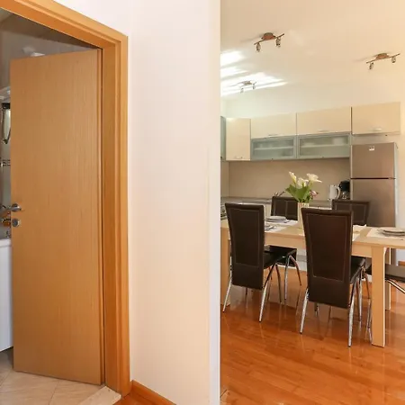Apartment Apartman Red & White *